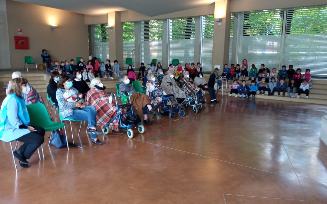 La scuola infanzia Dante organizza un meraviglioso spettacolo per gli ospiti della Fondazione Madonna della Bomba